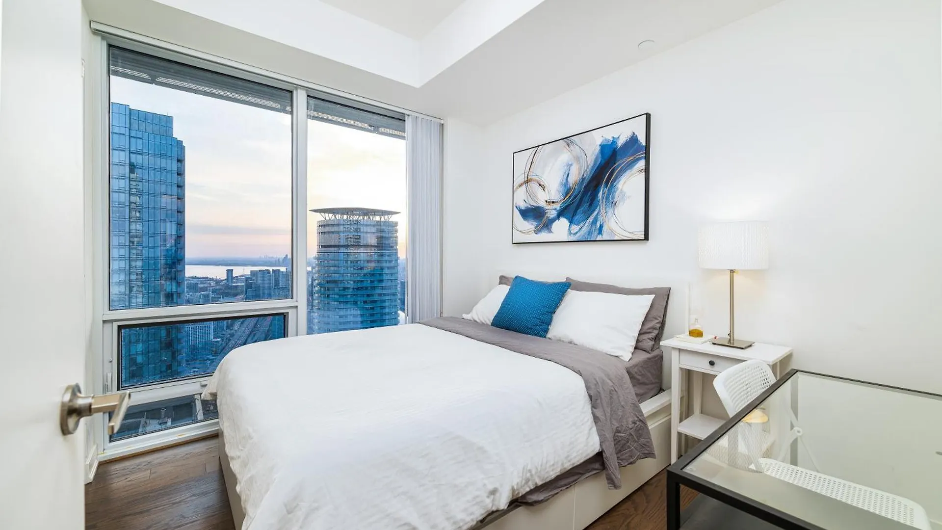 Presidential Suite Heart Of Downtown With Stunning View Toronto Canada