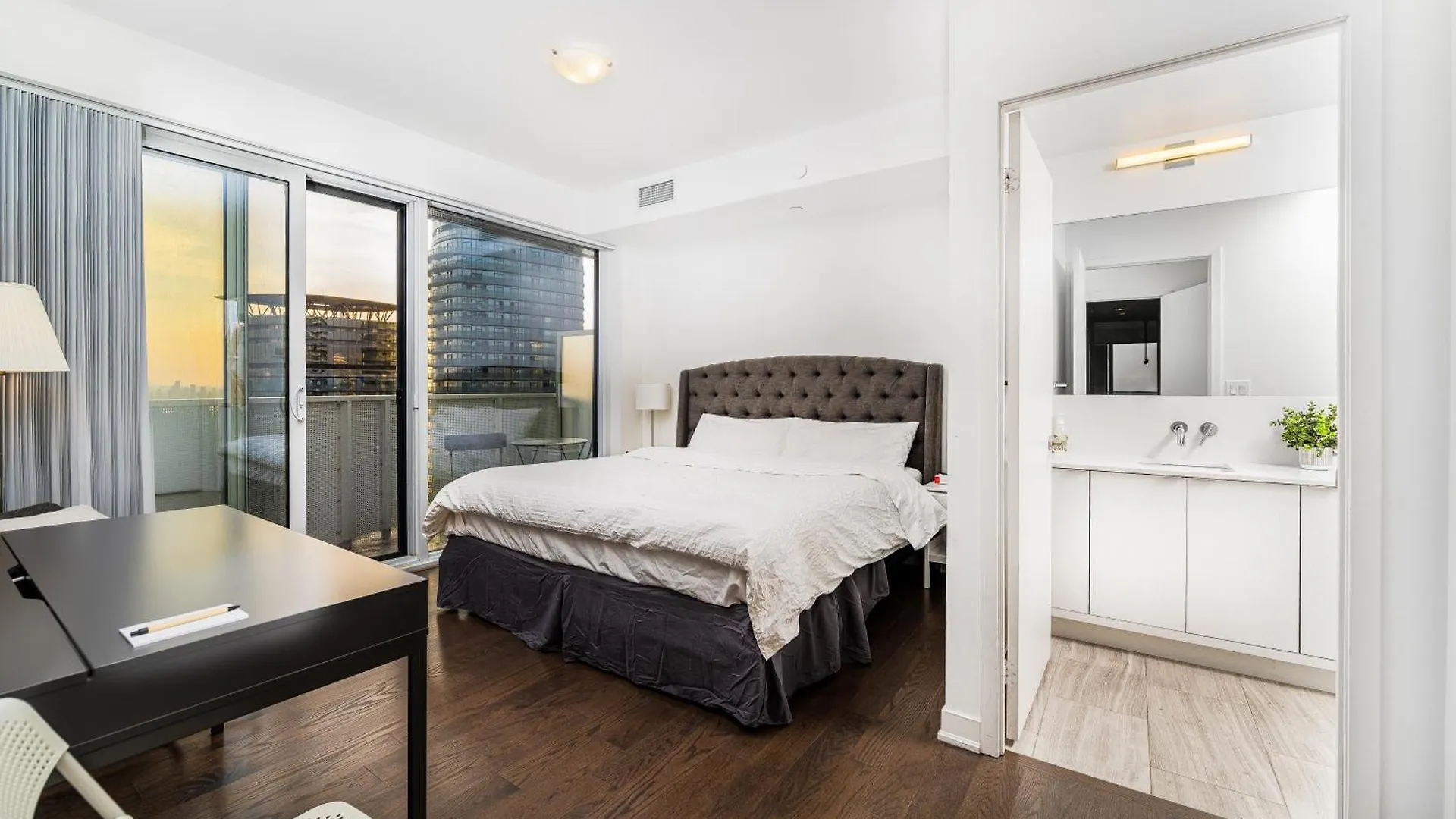 Presidential Suite Heart Of Downtown With Stunning View Toronto